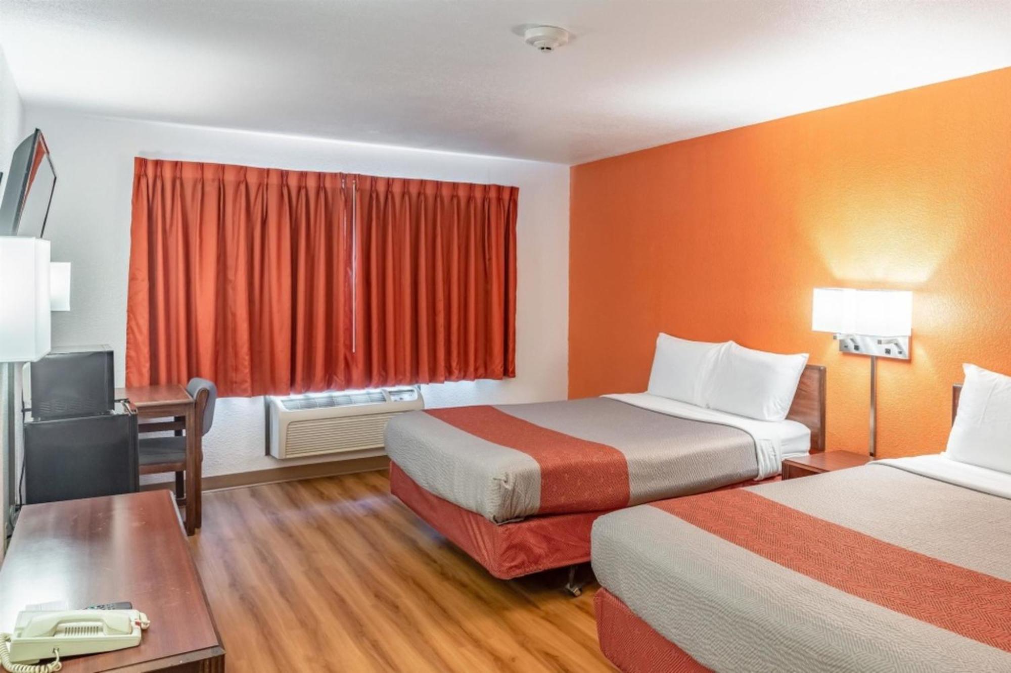 Hotel Executive Fond Du 2*